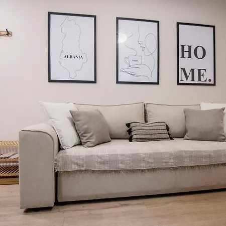 Mabel * טיראנה