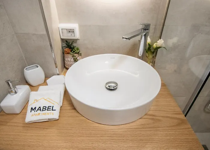 Mabel * טיראנה