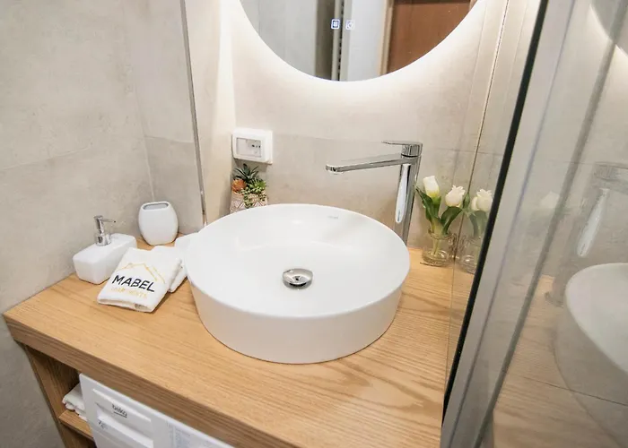 Mabel * טיראנה